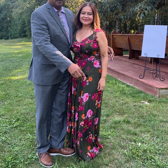 SOLD Women's Floral-Print Pleated
Ruffled Maxi Dress size 8 - Picture 6 of 6